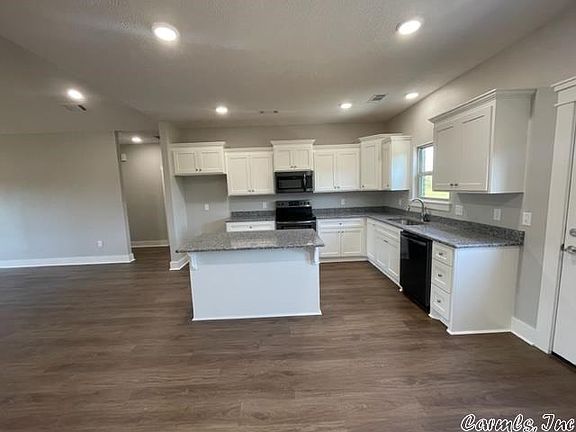 3rd image of 14 Marthas Field Dr