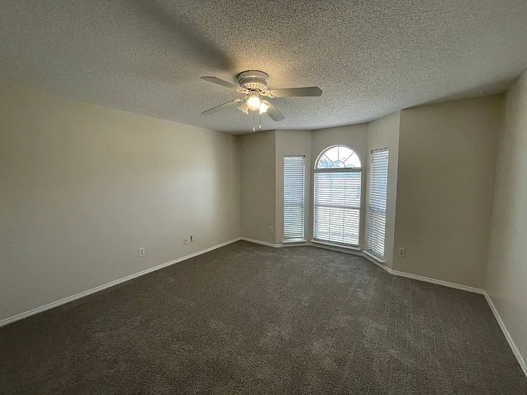 1605 Kirby Ave — Photo 9