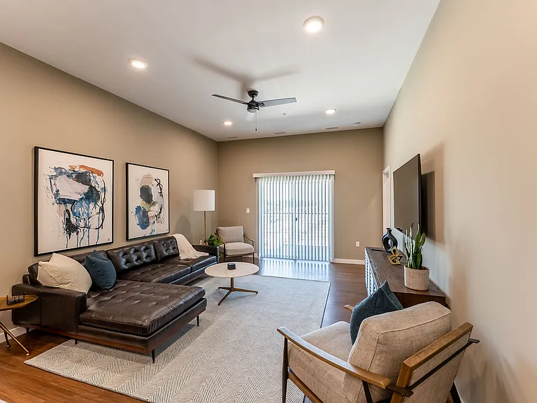 1364 E Battlefield Rd — Photo 204