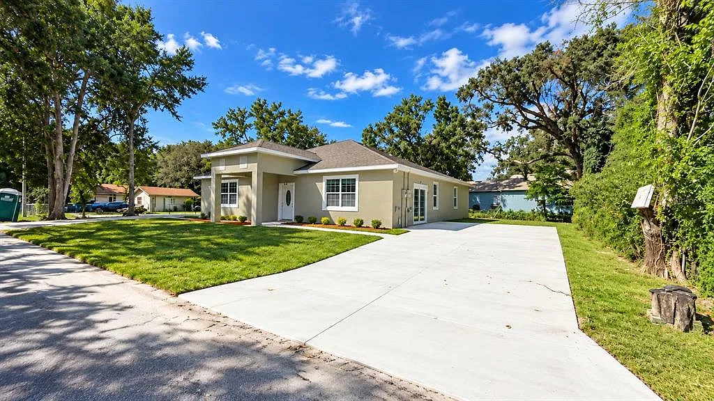 3 bed, 2.0 bath, 1398 sqft, $2,075 — Photo 3