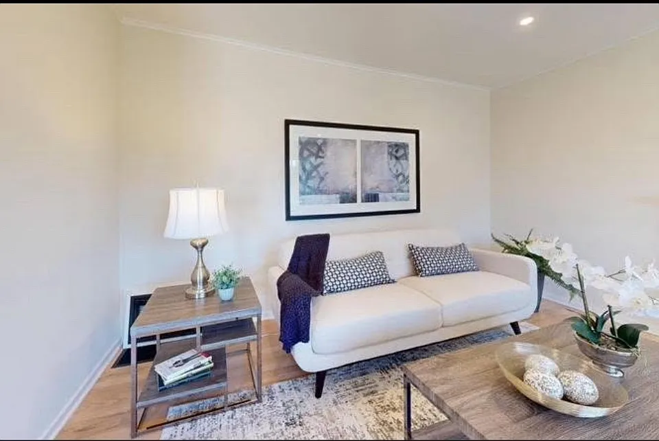 3 bed, 1.5 bath, 1140 sqft, $4,500 — Photo 3