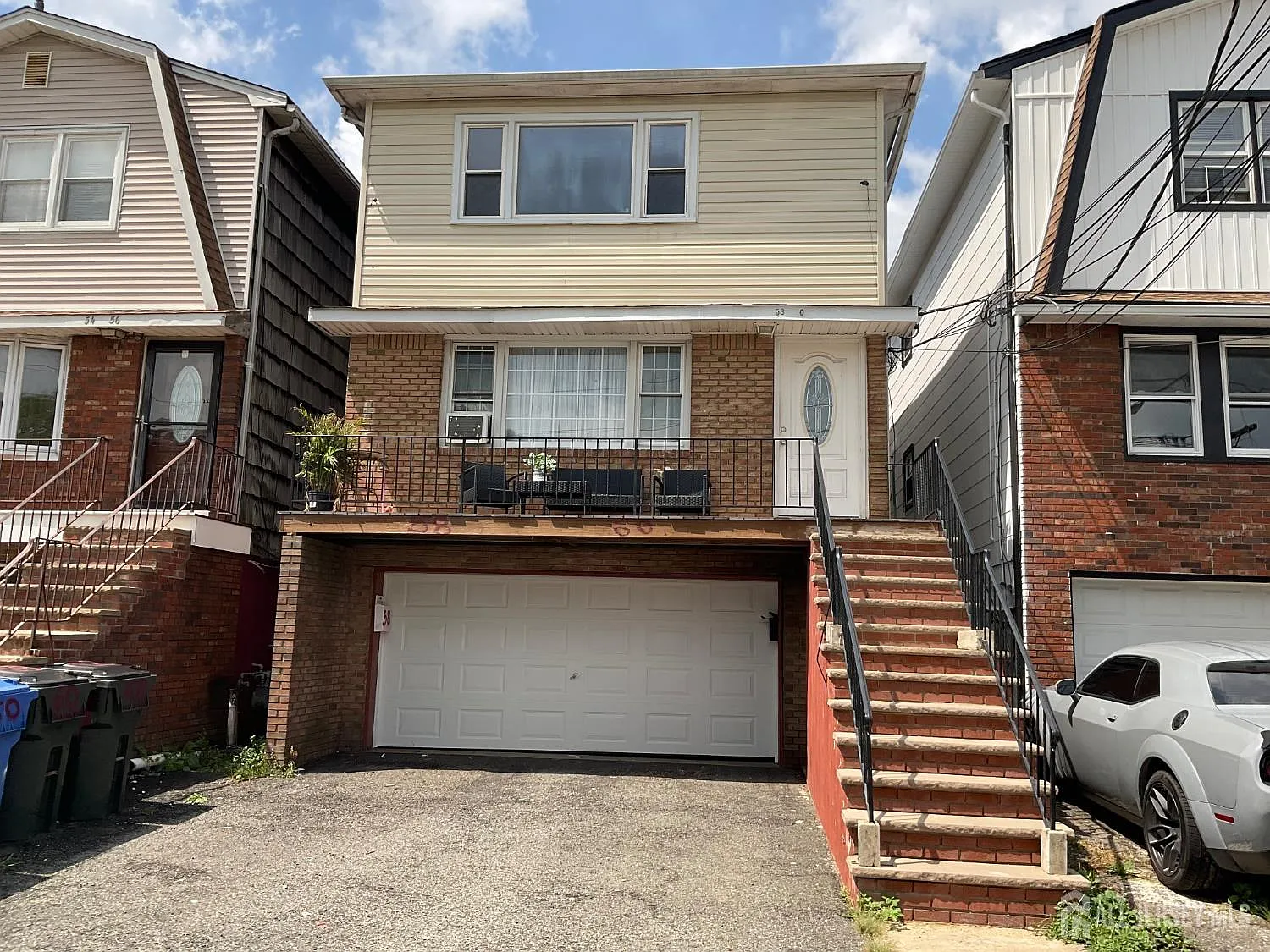 2 bed, 1.0 bath, 2160 sqft, $2,400 — Photo 2