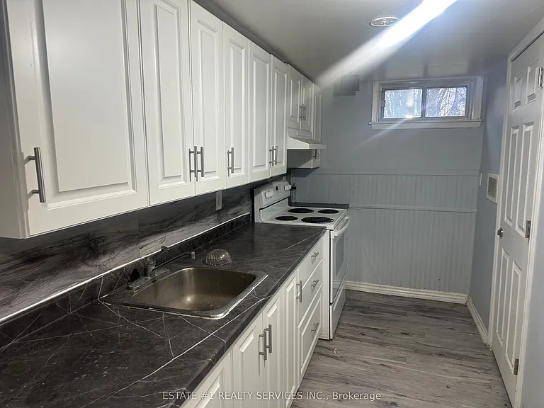 176 Kenneth Ave — Photo 6