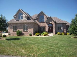 8742 Doubletree Dr N, Crown Point, IN 46307