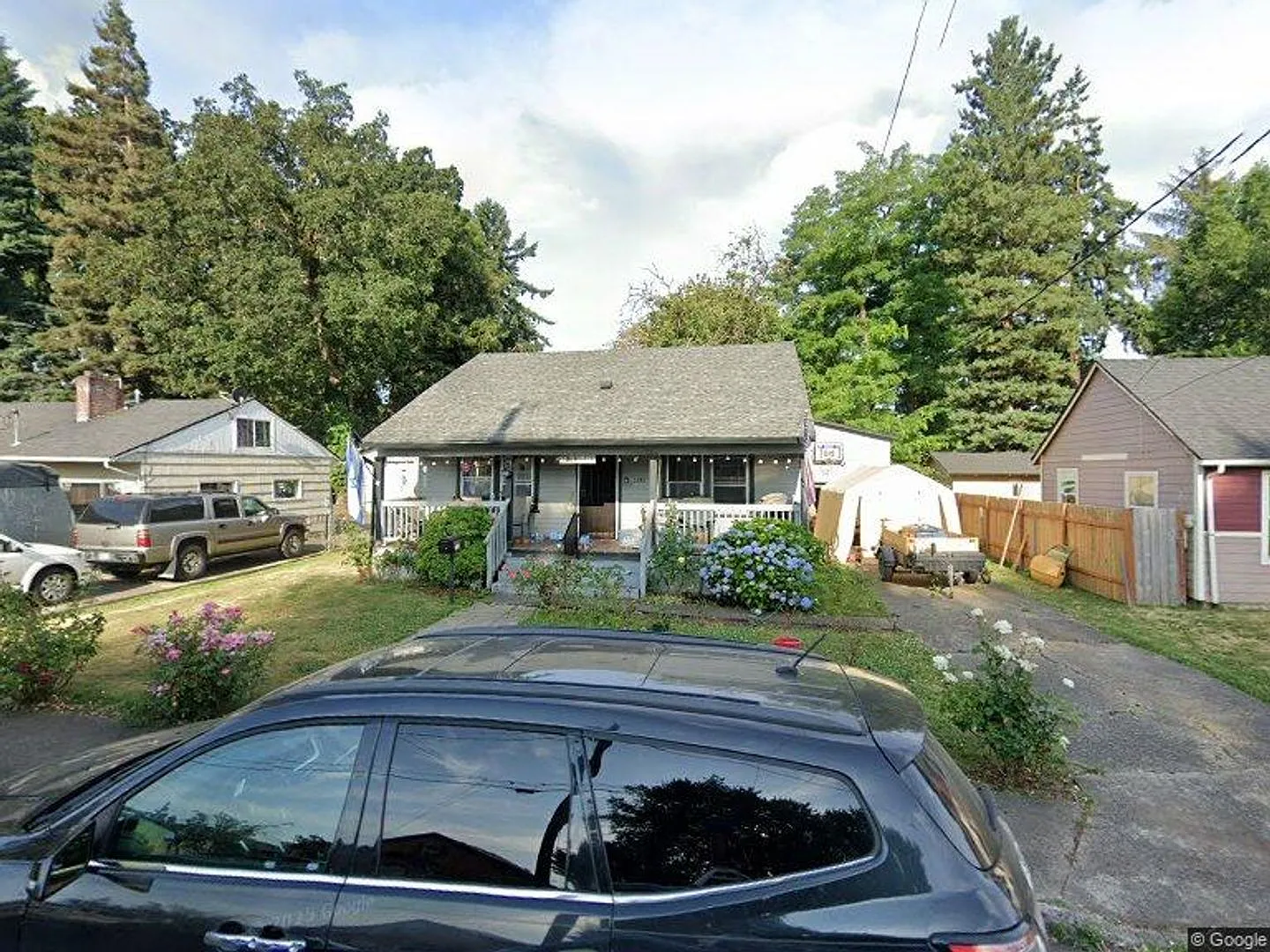 Large fenced yard — Photo 1