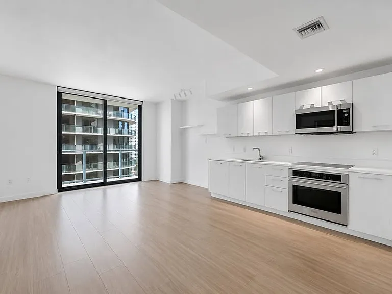55 SW 9th St #1700 — Photo 5