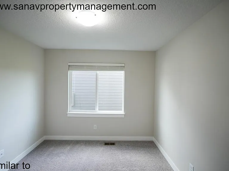 700 SE Mesa Dr — Photo 23