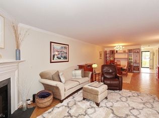 6 Gatehouse Ct, Morristown, NJ 07960