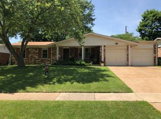 2521 Rhapsody Ln, Florissant, MO 63031