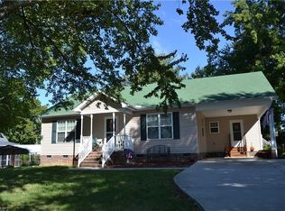 810 Georgia Ave, Thomasville, NC 27360