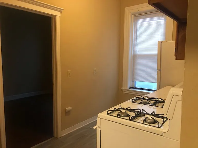 217 Monroe Ave — Photo 6