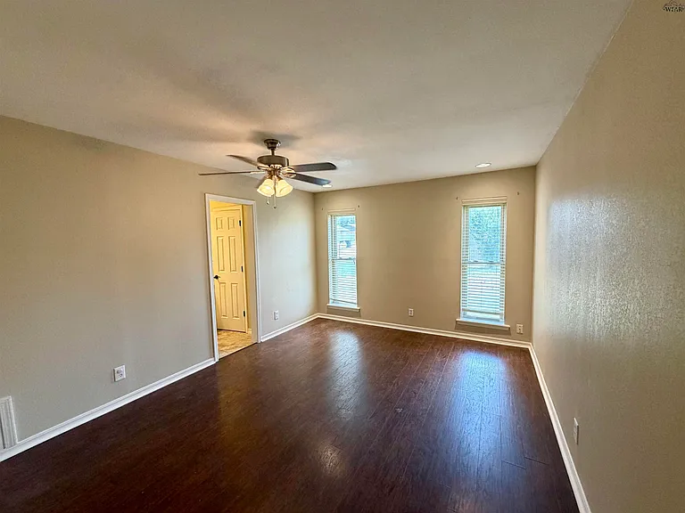 5201 Tower Dr — Photo 7