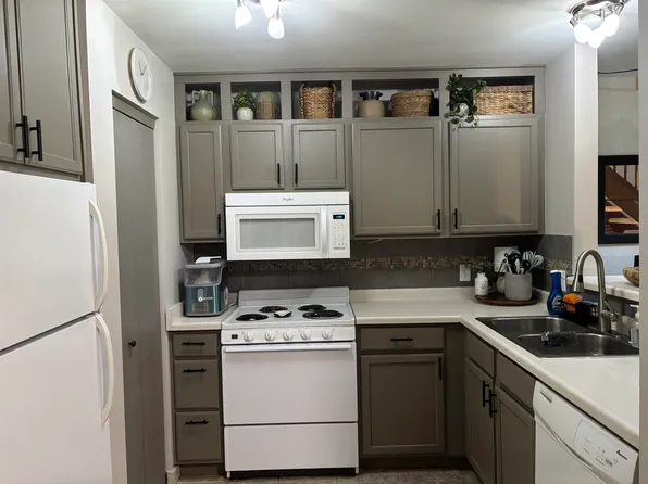 1016 N Sunnyvale Ln E, Madison, WI 53713