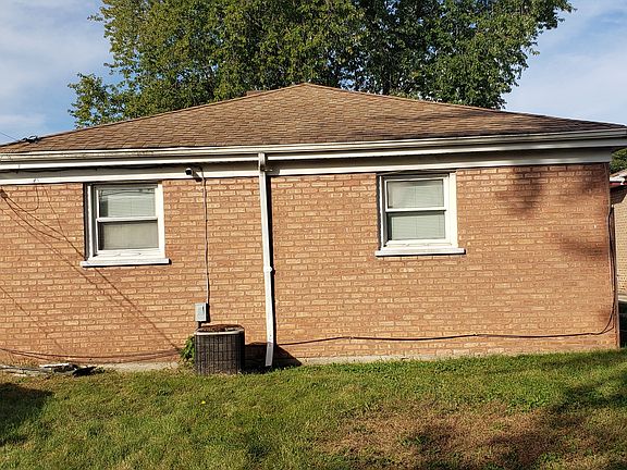 3rd image of 463 Crandon Ave