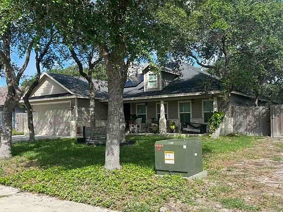 3rd image of 2415 Country Oaks Cir