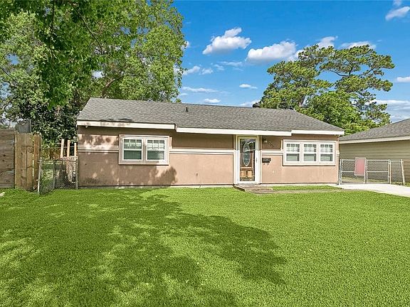 2nd image of 705 Huntlee Dr