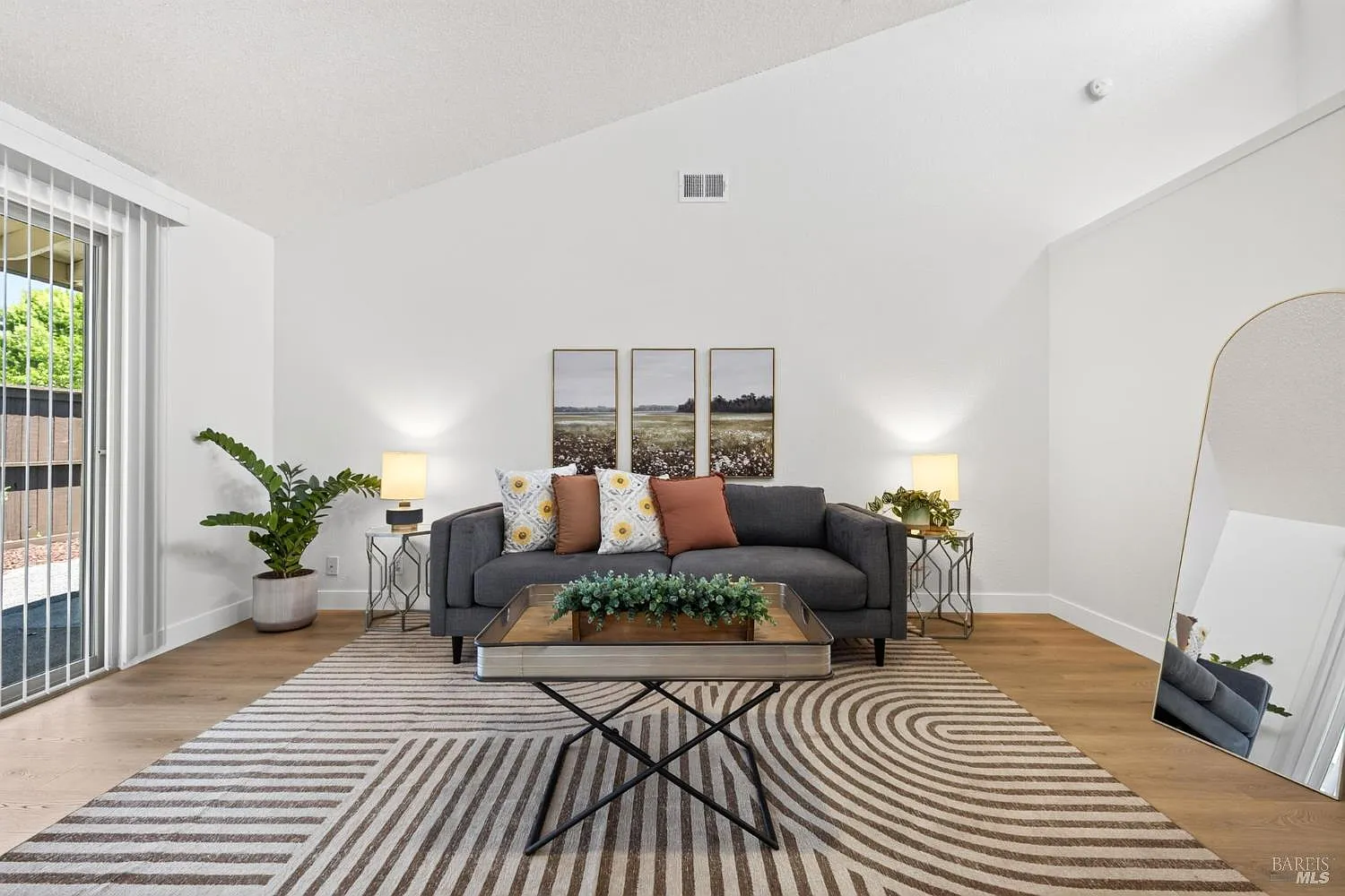 957 W 8th Street - Photo 4