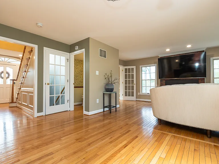 13576 Highland Rd — Photo 59