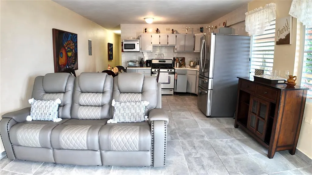2 bed, 1.0 bath, 1200 sqft, $2,000 — Photo 3