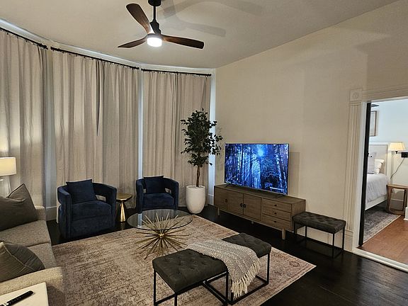 4th image of 136 E CRAIG PL