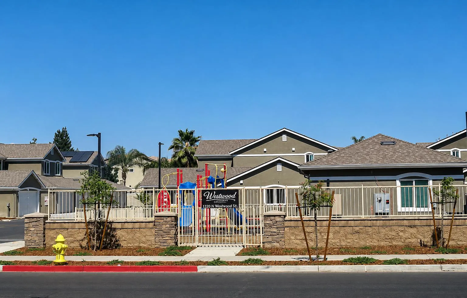 1120 N Westwood St — Photo 3