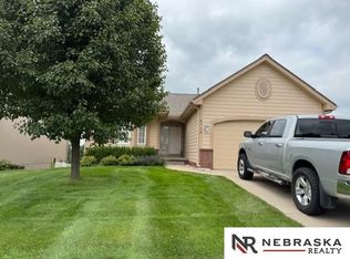 8718 S 100th St, La Vista, NE 68128
