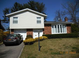 35 Lewis Ln, Port Washington, NY 11050