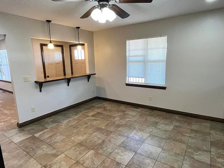 2332 S Pearl Ave — Photo 5