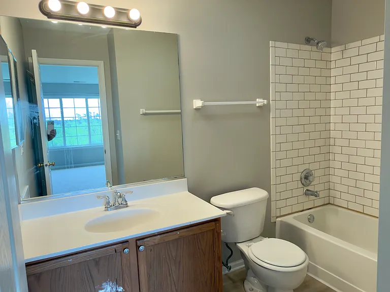2204 W Concord Ln — Photo 18