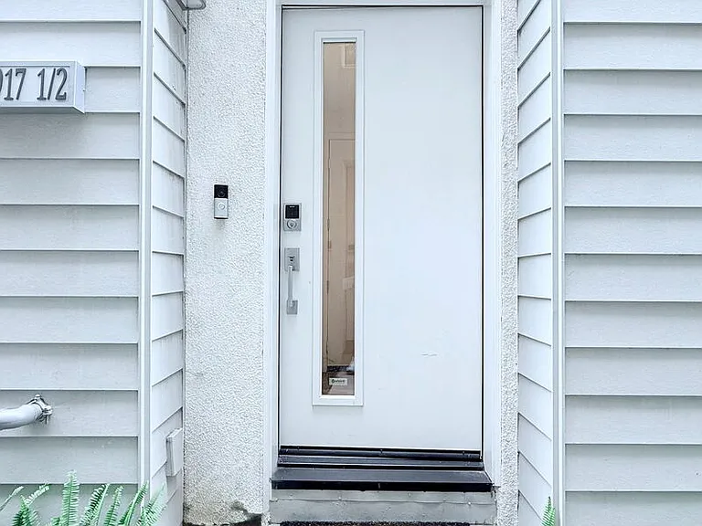 10917 1/2 Otsego St — Photo 2