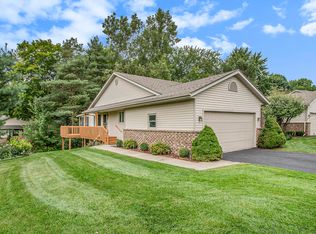 981 Country Gdns NW, Grand Rapids, MI 49534