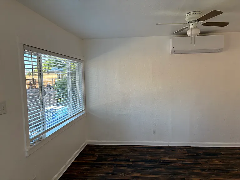 123 Leslie St #B — Photo 8