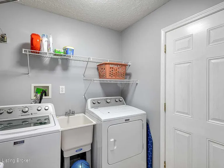 10713 Elkington Ln — Photo 17