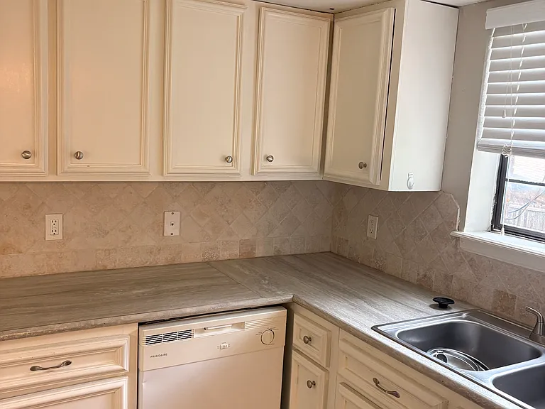 827 Hardy Springs Cir #B — Photo 4
