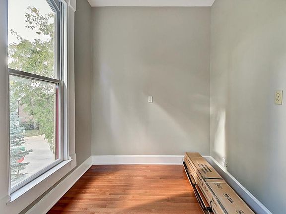 4th image of 943 N Park Ave #B