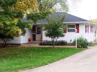 1127 Crestview Dr SE, Cedar Rapids, IA 52403