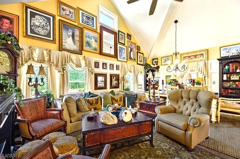 1 bed, 1.0 bath, 1700 sqft, $3,250 — Photo 2