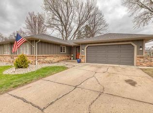 811 E 18th St, Yankton, SD 57078