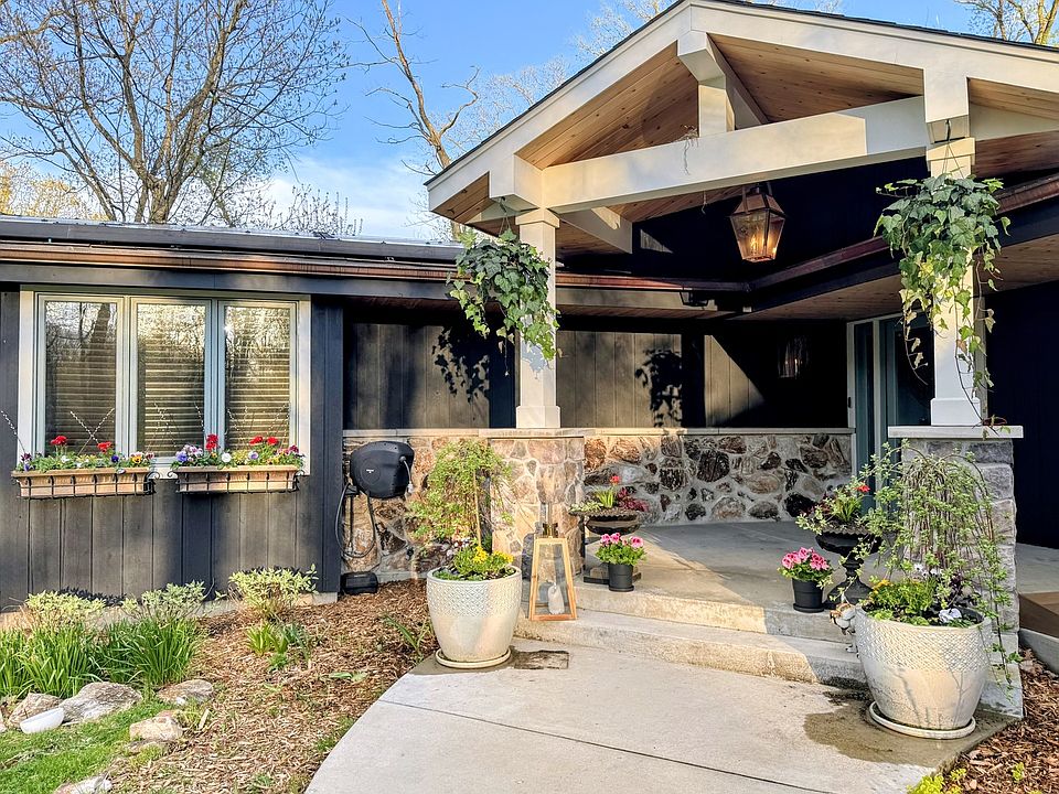 1st image of 2655 Crestwood Ln