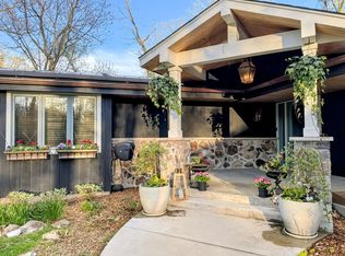 2655 Crestwood Ln, Riverwoods, IL 60015