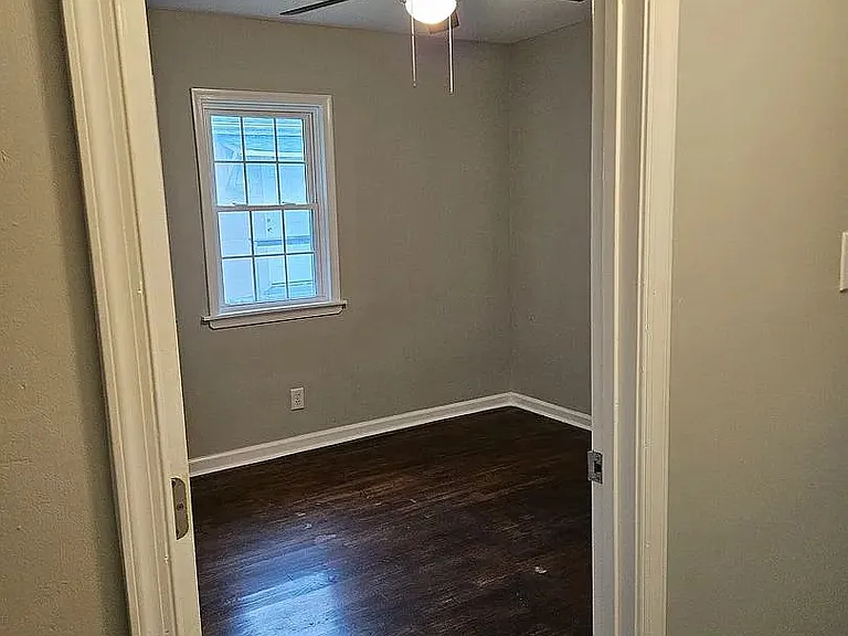 1343 Hinton St — Photo 10