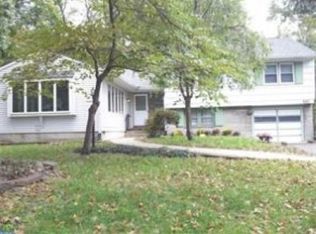 24 Woodside Ln, Cinnaminson, NJ 08077
