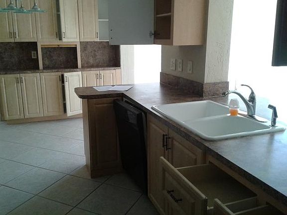 4th image of 8019 NW 101st Ave