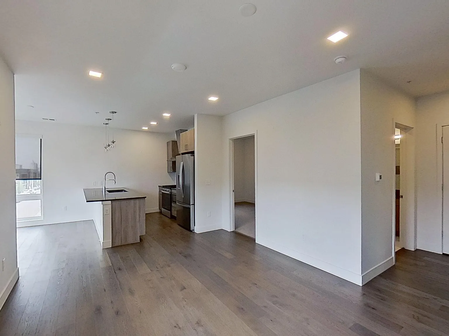 2 bed, 1039 sqft, $2,500 — Photo 2