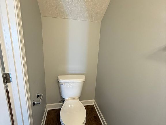 5th image of 225 Moss View St #E