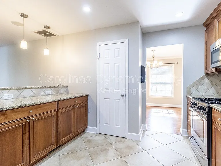 6618 Castlegate Dr — Photo 15