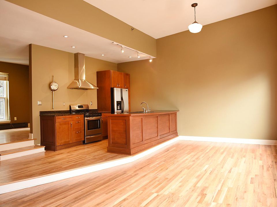 1st image of 310 S Franklin St Floor 3