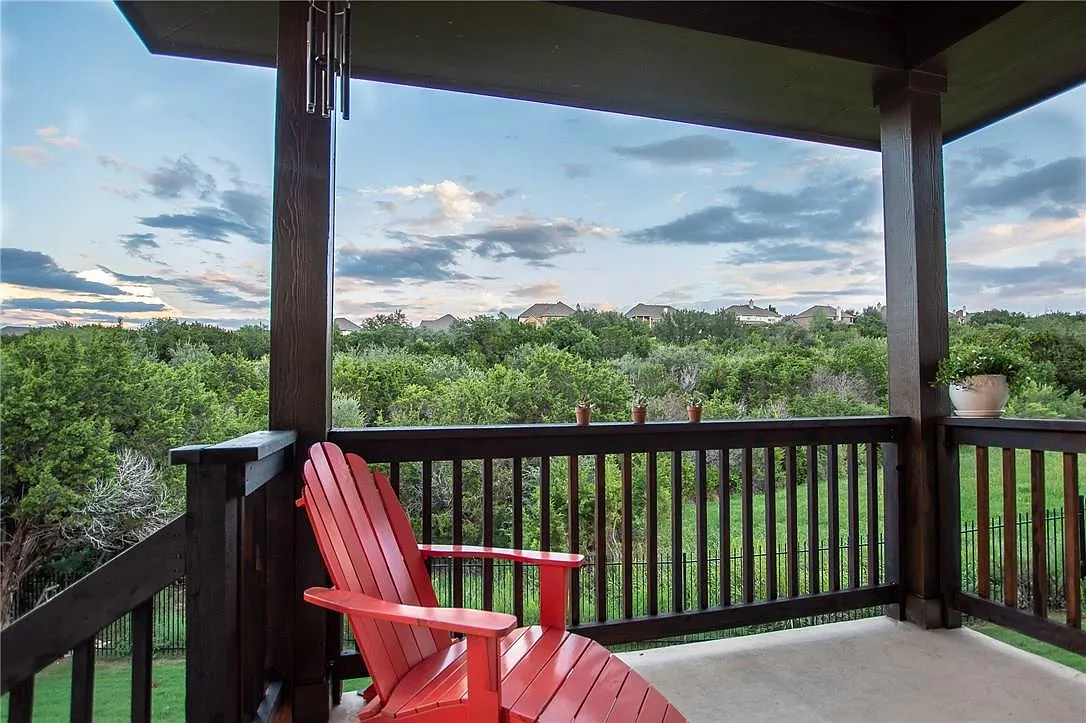 4 bed, 3.0 bath, 2557 sqft, $3,250 — Photo 2
