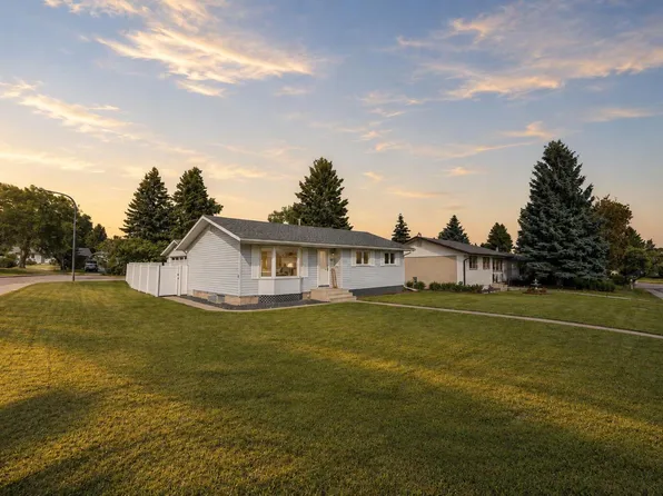 26 Otterbury Ave, Red Deer, AB T4N 5A1