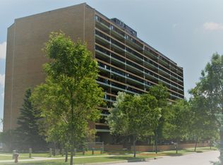 3901 Grant Ave #902, Winnipeg, MB R3R2Z4